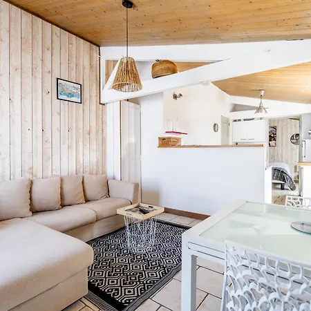 Maison De Pecheur Au Calme Holiday home *